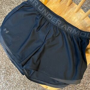 Under Armour Black Athletic Shorts Moisture-Wicking Elastic Waistband Play Up 3.